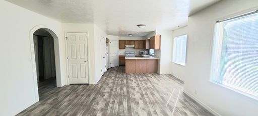 1 MONTH FREE: 2-Bed 2-Bath on Highland Drive Available Mid-Sept.!!!
