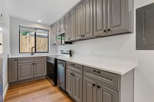 PRE-LEASE FOR 1 MONTH FREE - Renovated 1 Bed Near 9th & 9th Available Late September! – photo 1