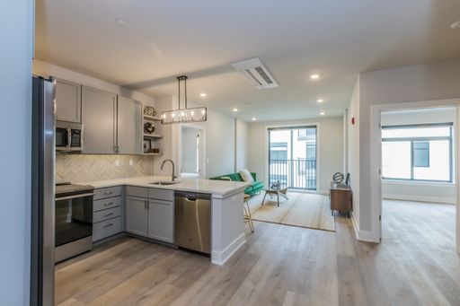 Luxury Two Bedroom Apartment + Balcony – photo 1