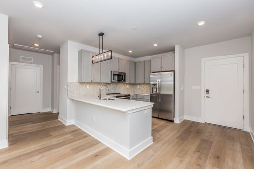 New Luxury One Bedroom – photo 1