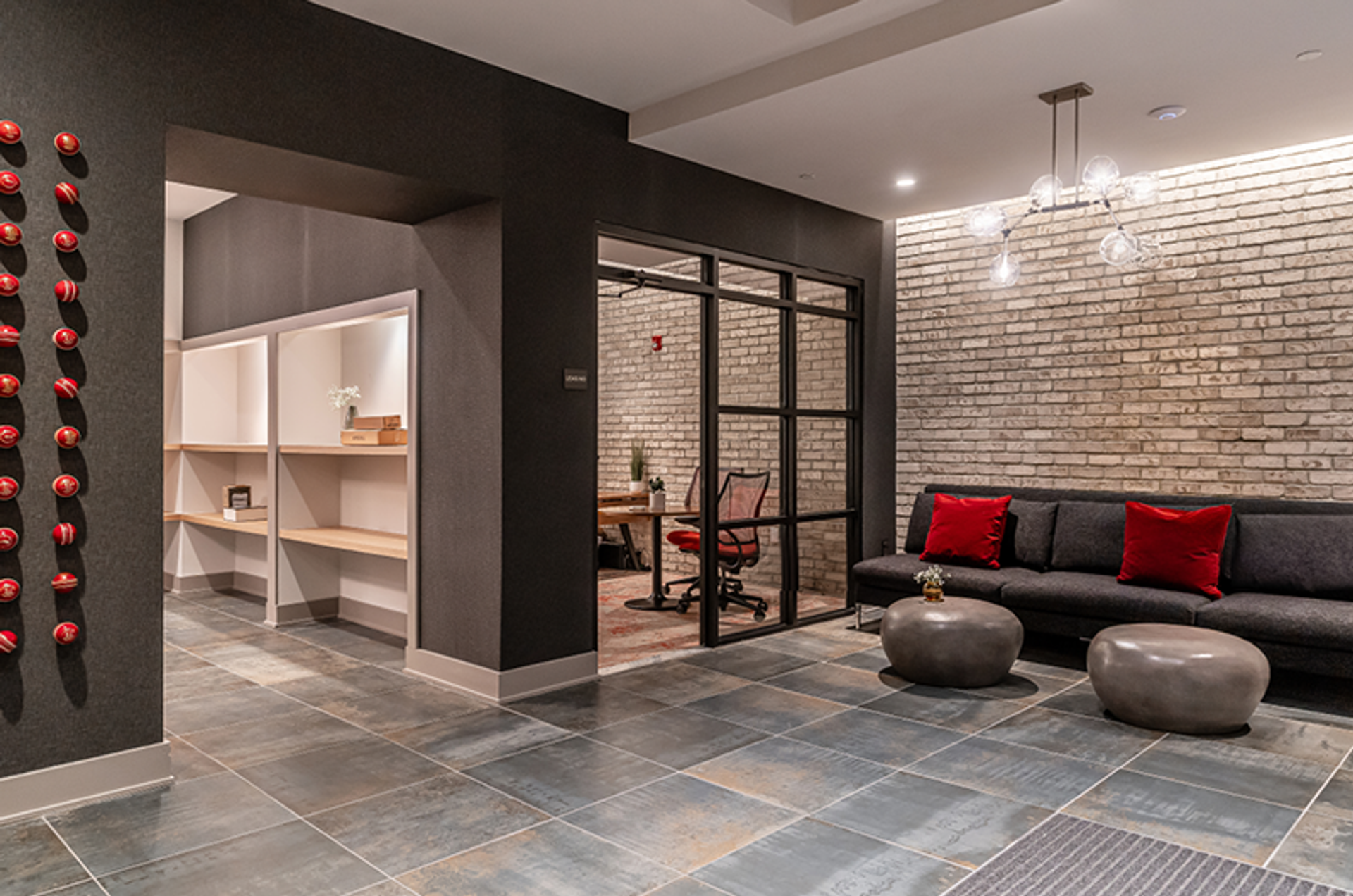 Ardmore Apartment: 65 Cricket Avenue