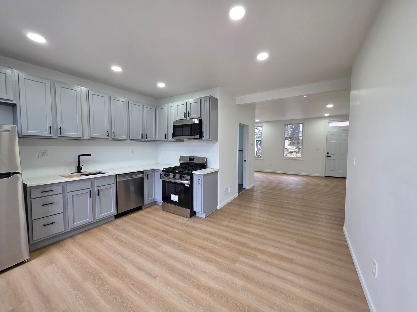 Pittsburgh House: 38 Woessner St