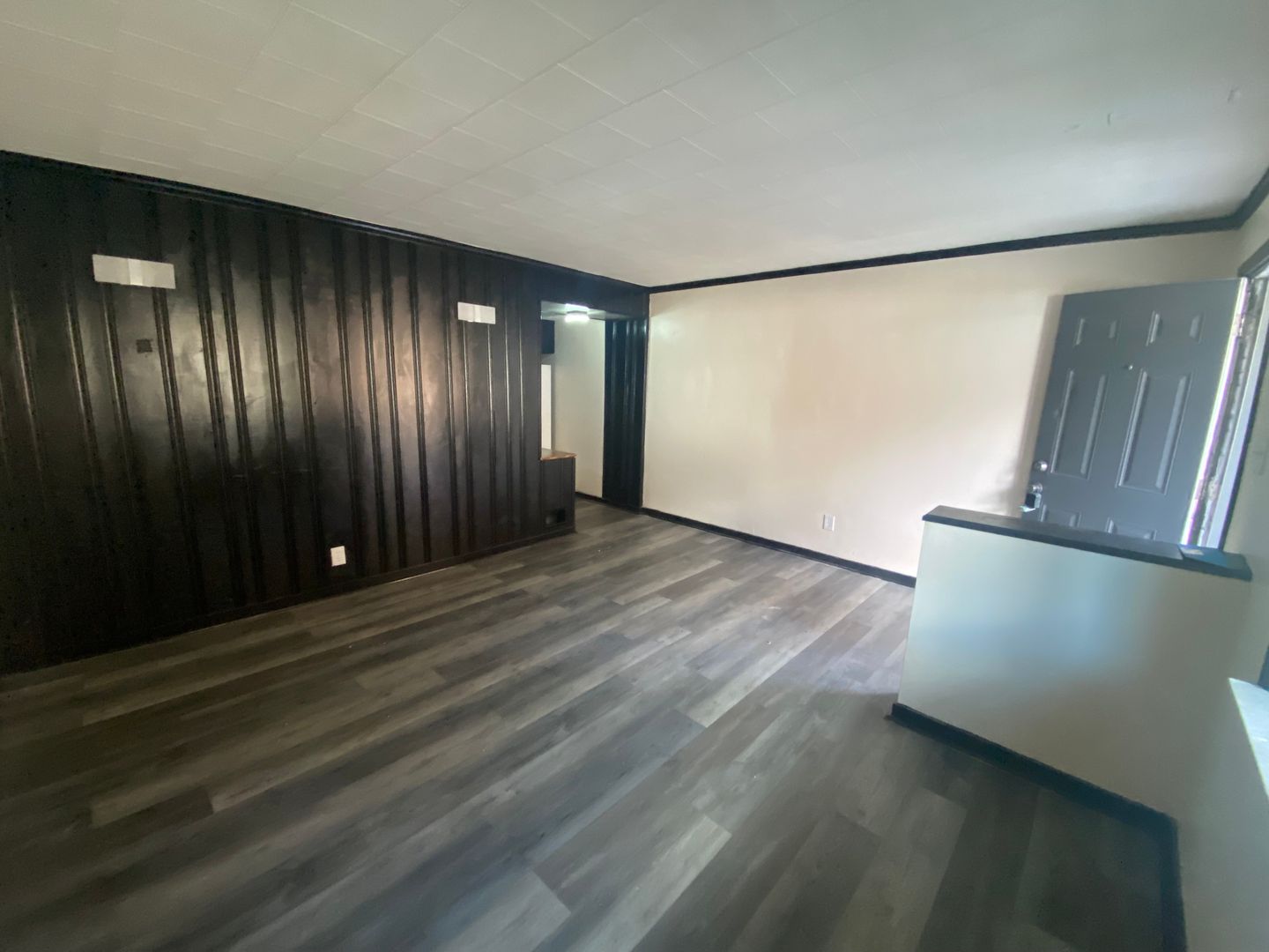 Munhall House: 1400 Ravine St