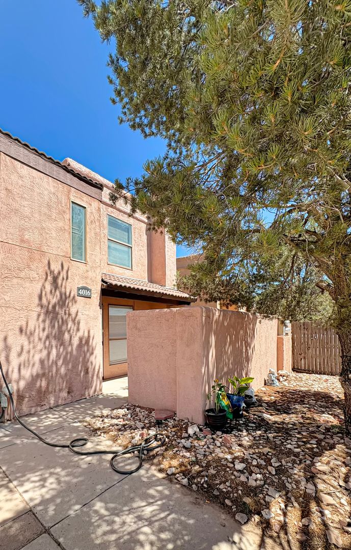 Hobbs Apartment: 4016-4022 North Calle Grande
