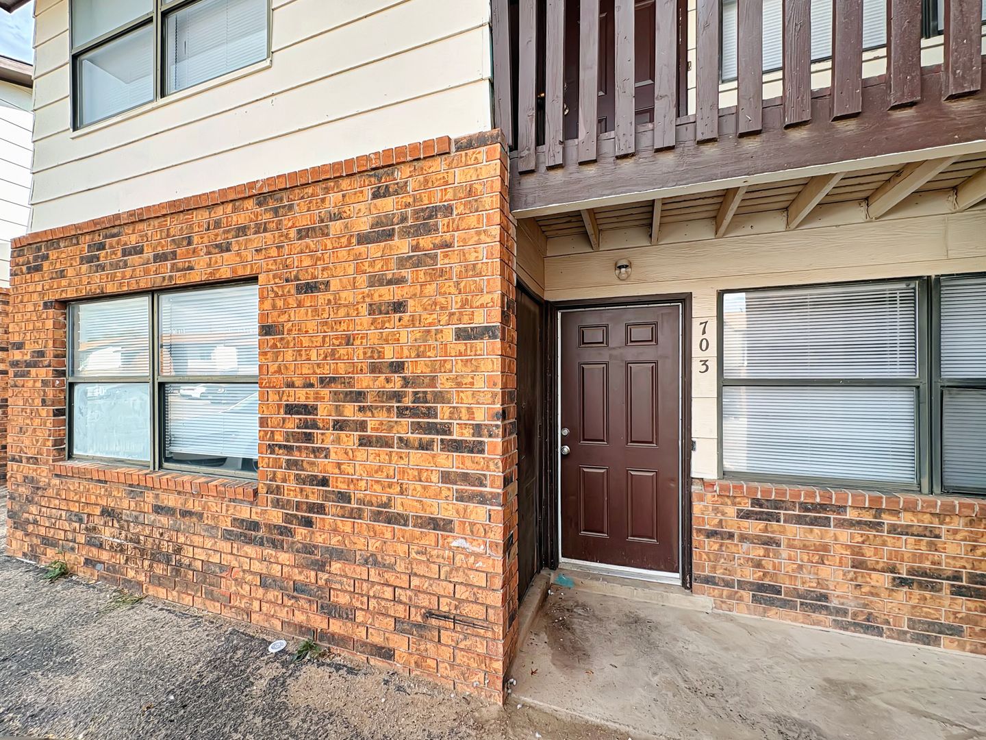 Hobbs Apartment: 703-709 W Calle Sur