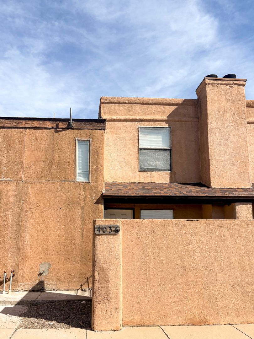 Hobbs Apartment: 4032-4038 Calle Grande