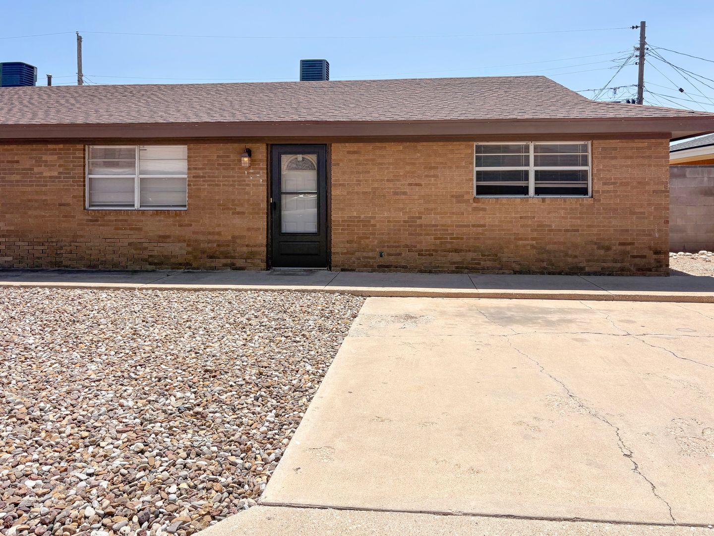 Hobbs Apartment: 519-521 East Sunset Circle