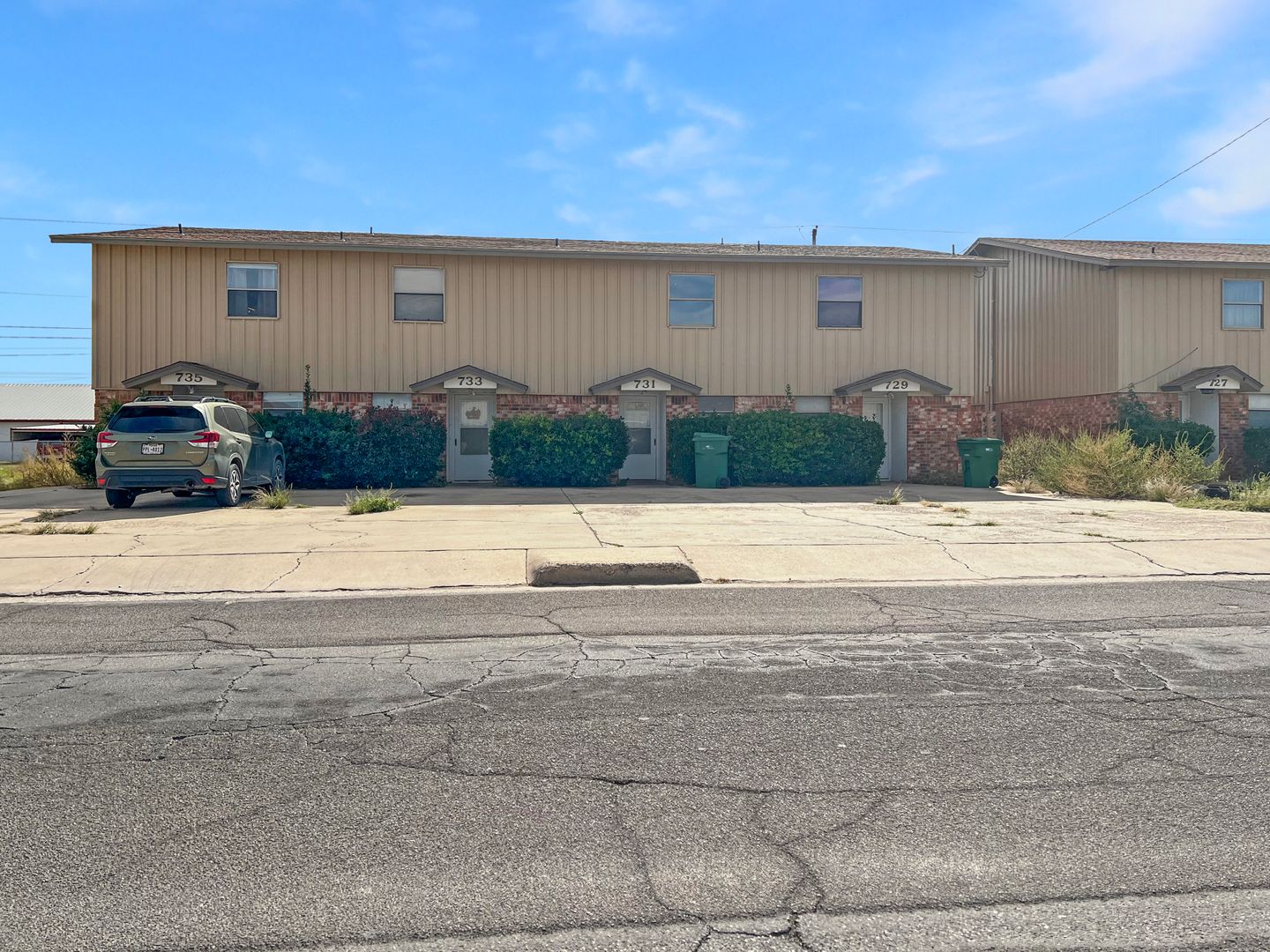 Hobbs Apartment: 729-735 East Aspen Street