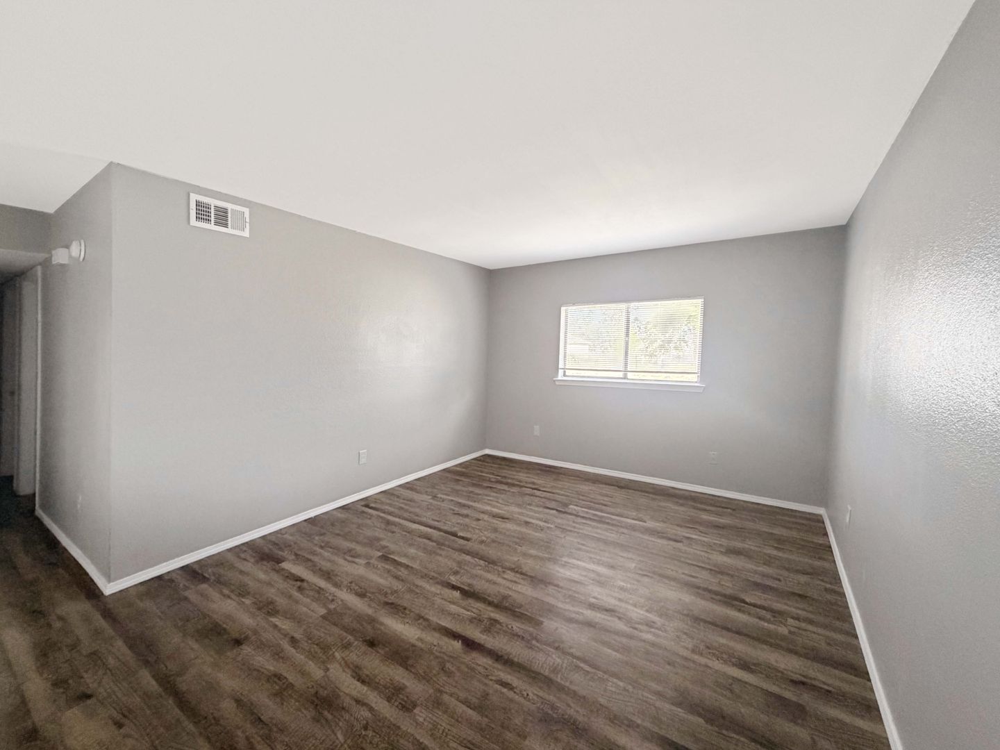 Lovington Apartment: 2001-2111 West Jackson Avenue