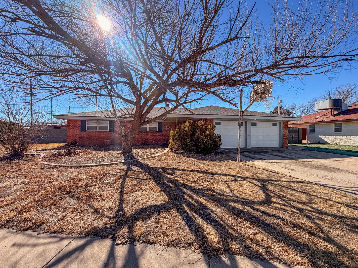 Hobbs House: 801 West Cochiti Avenue