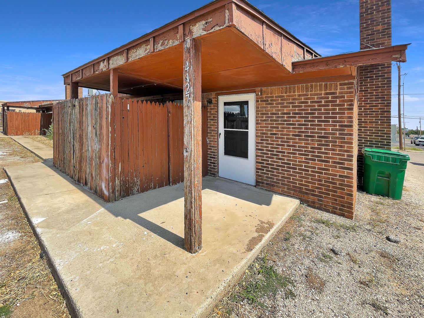 Hobbs Apartment: 4125-4131 North Grimes Street