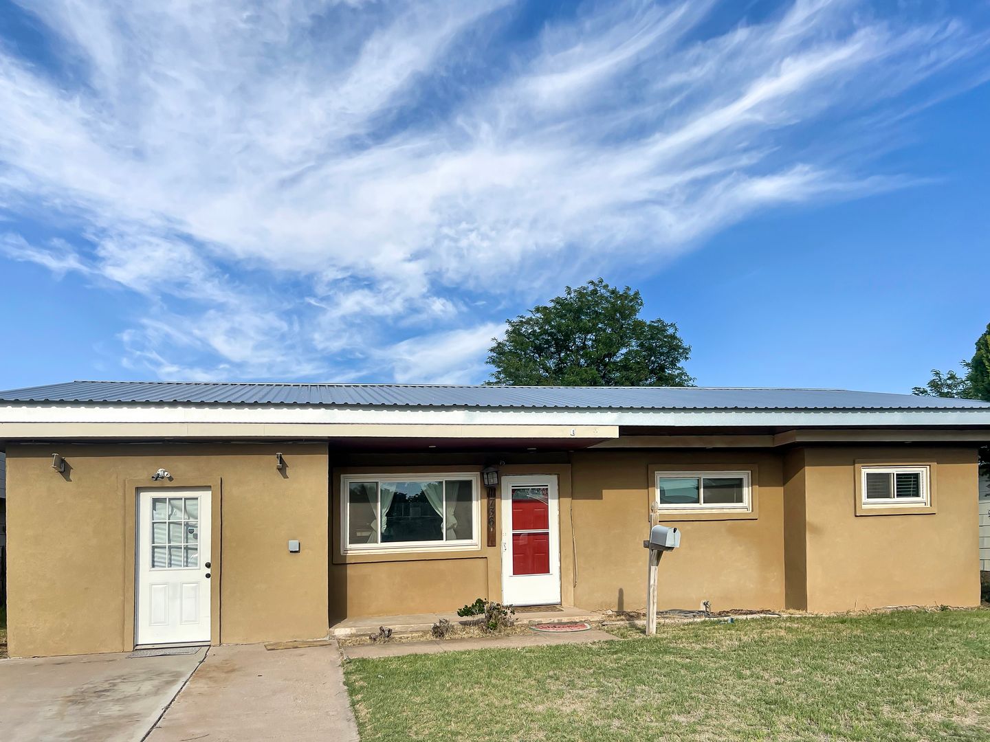 Hobbs House: 1736 N. Penasco Dr.