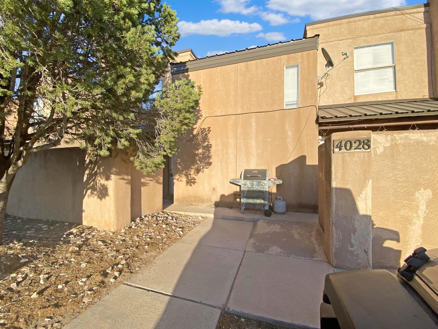 Hobbs Apartment: 4024-4030 North Calle Grande