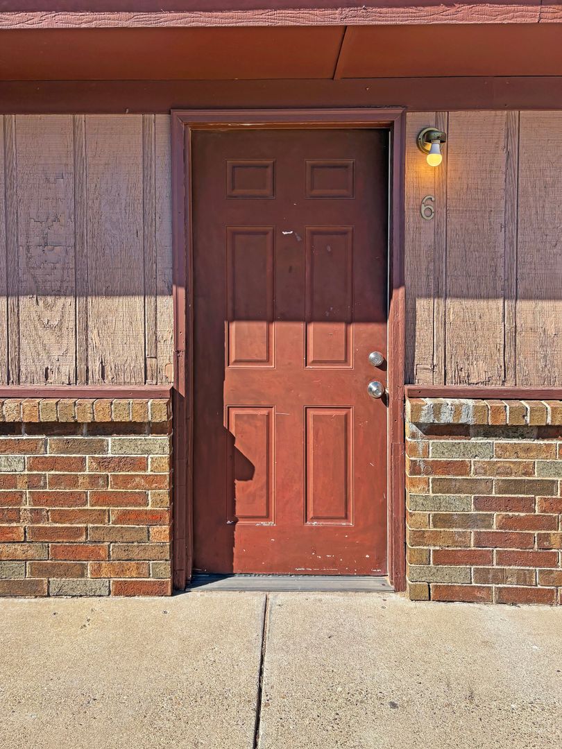 Hobbs Apartment: 2315 North Jefferson Street