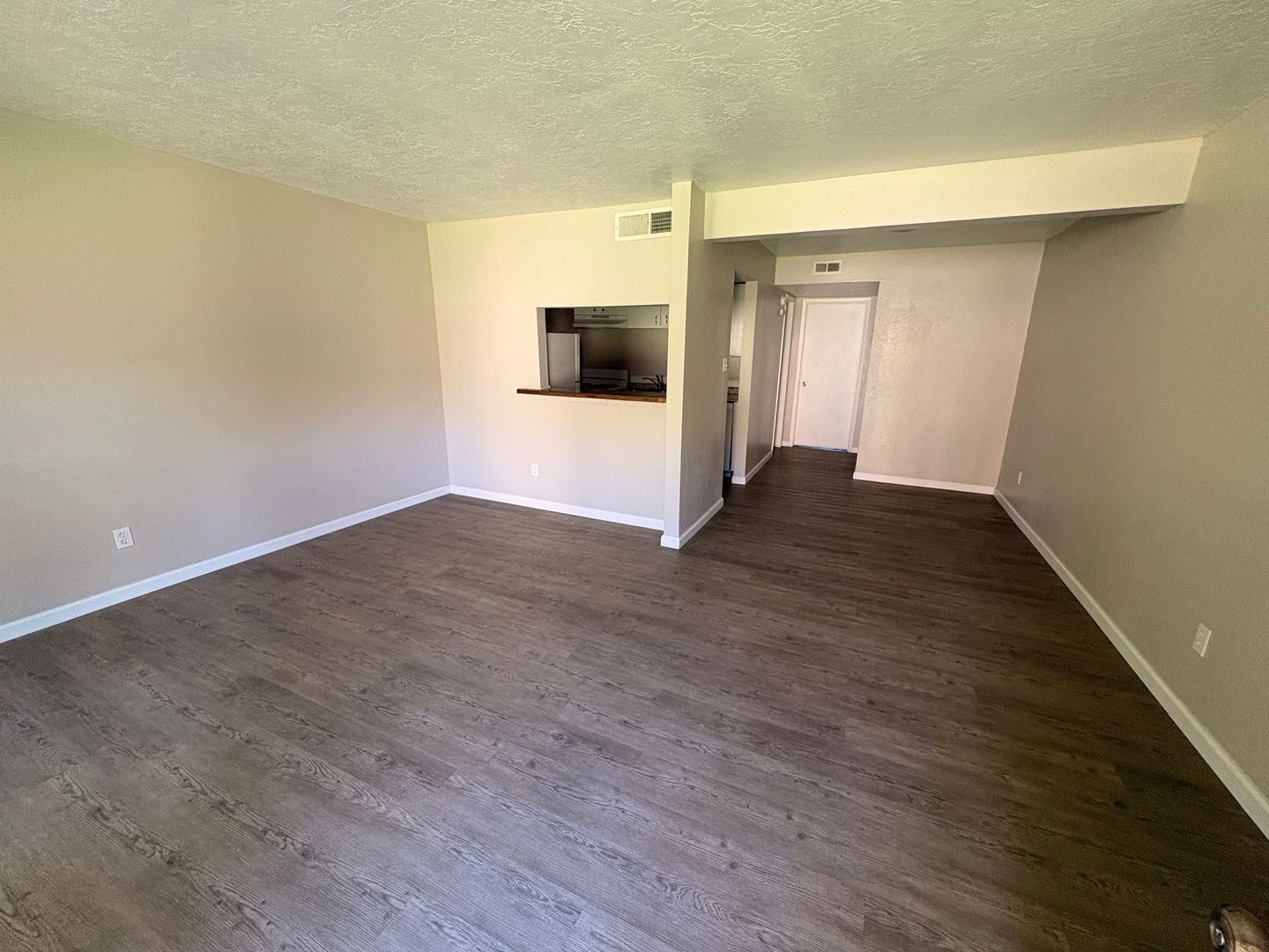 Hobbs Apartment: 1502 East Bender Boulevard