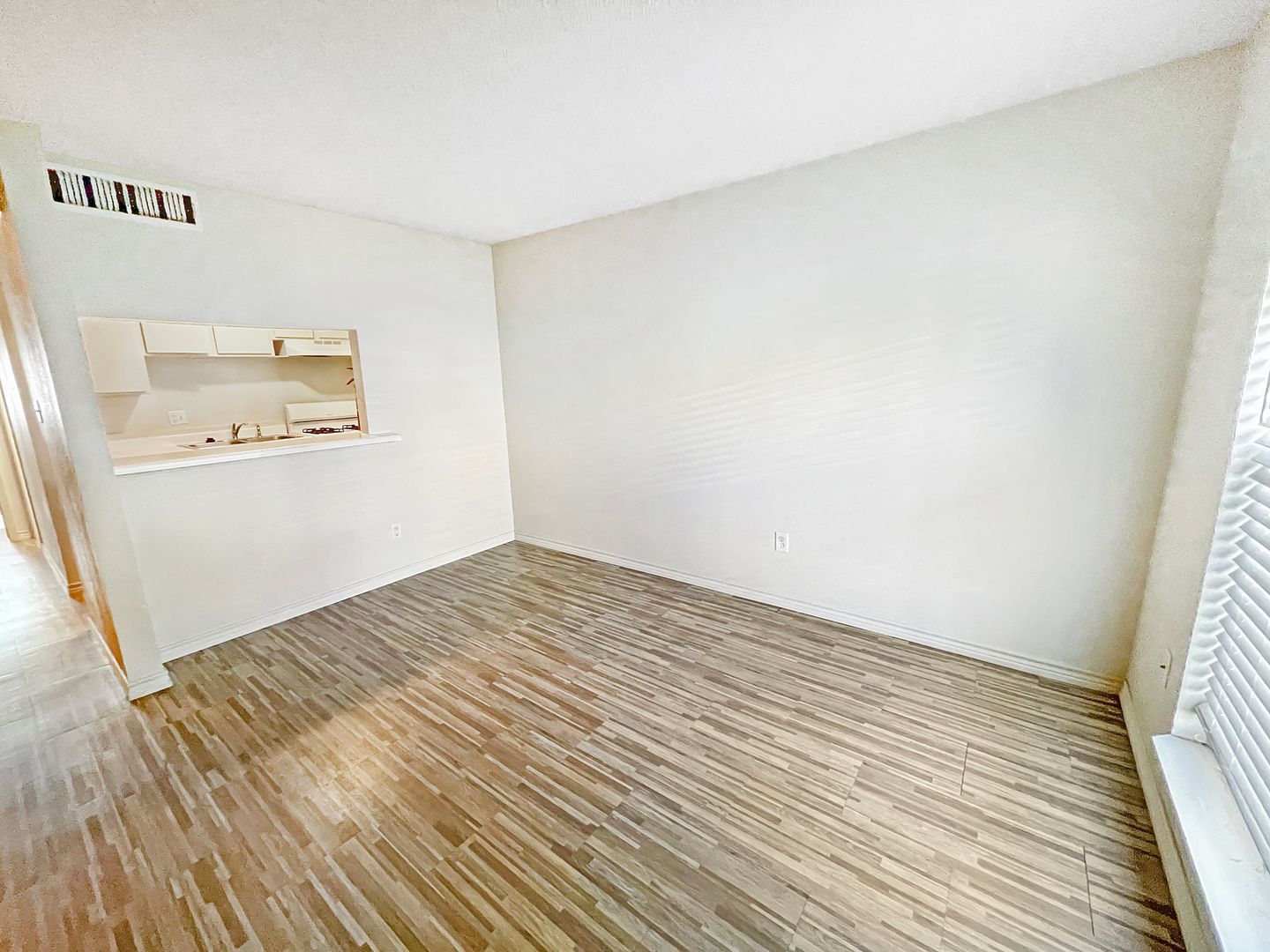 Hobbs Apartment: 1502 East Bender Boulevard