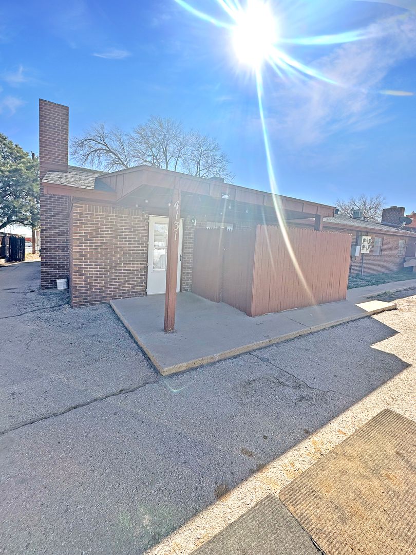 Hobbs Apartment: 4125-4131 North Grimes Street