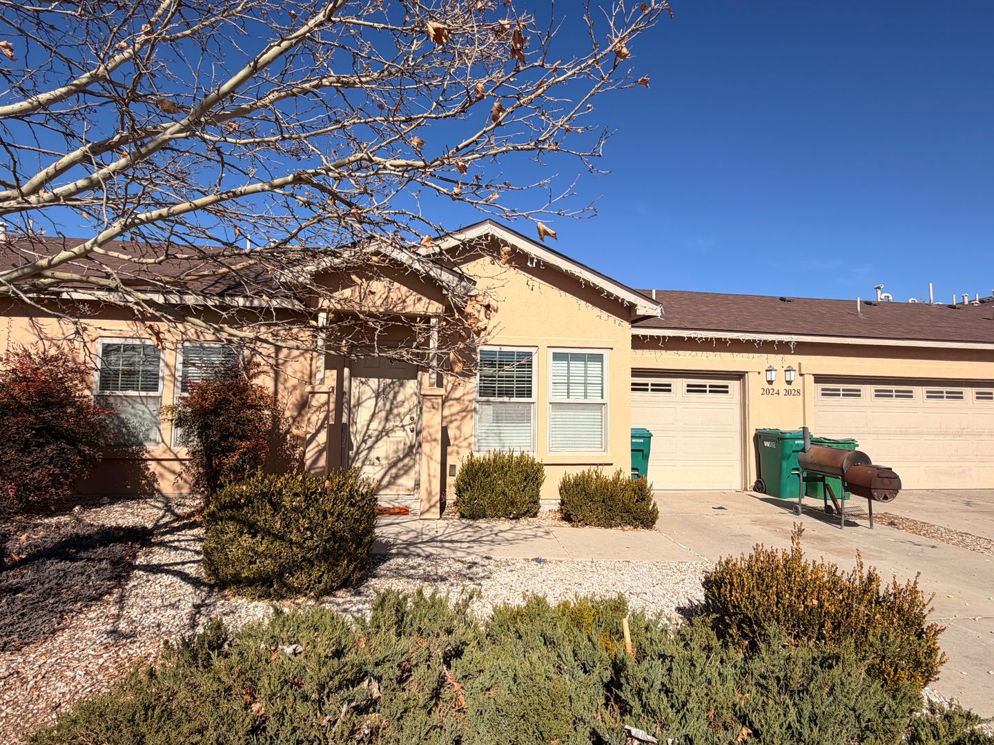 Hobbs Apartment: 2016-2028 East Arbors Avenue