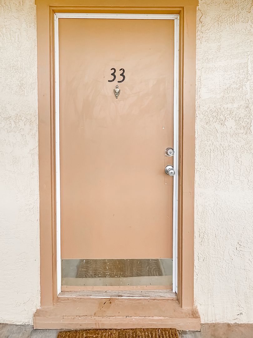 Hobbs Apartment: 1502 East Bender Boulevard