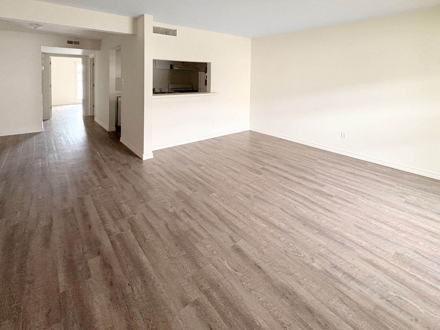 Hobbs Apartment: 1502 East Bender Boulevard