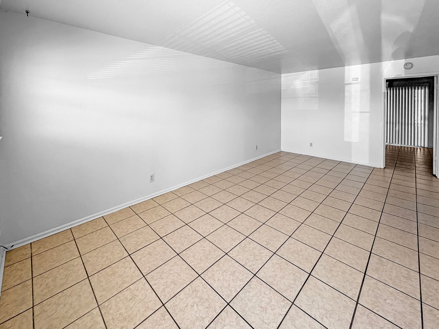 Hobbs Apartment: 901 East Michigan Drive