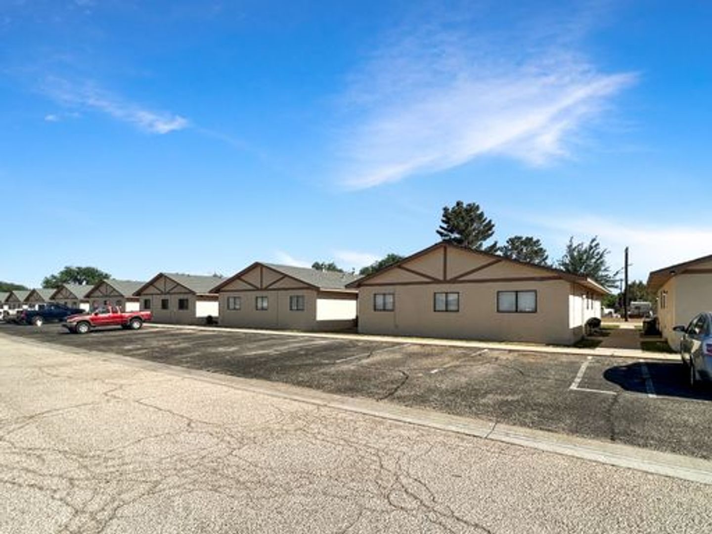 Lovington Apartment: 2001-2111 West Jackson Avenue