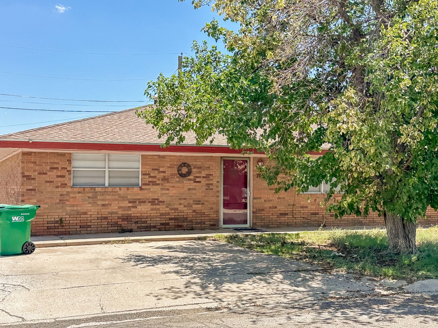 Hobbs House: 709 East Sunset Circle