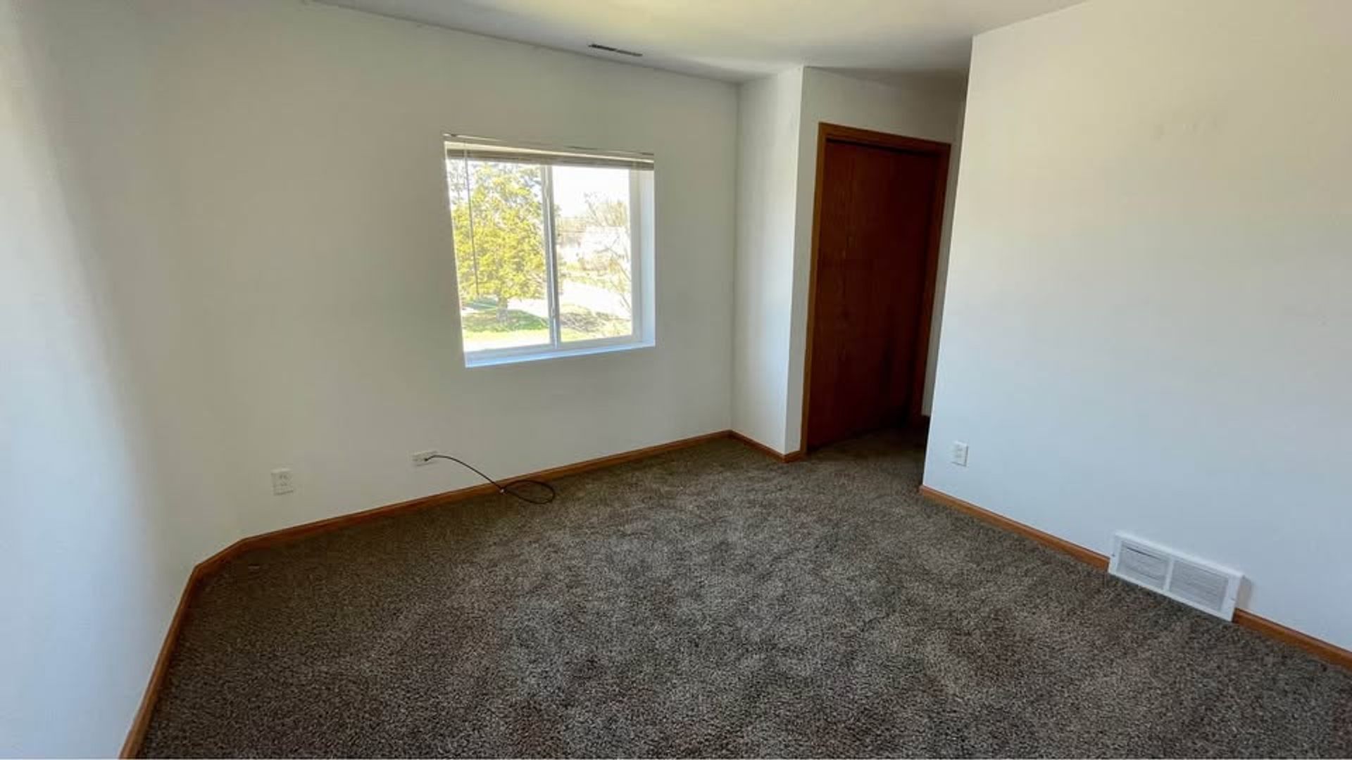 Cedar Falls Apartment: 1803 Franklin St