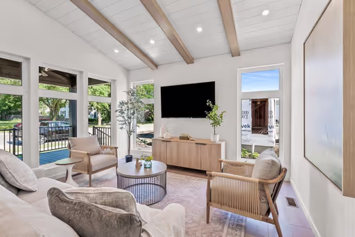 Listing photo thumbnail