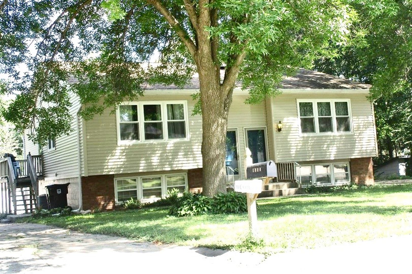 Cedar Falls Apartment: 1320-1322 Delta Drive