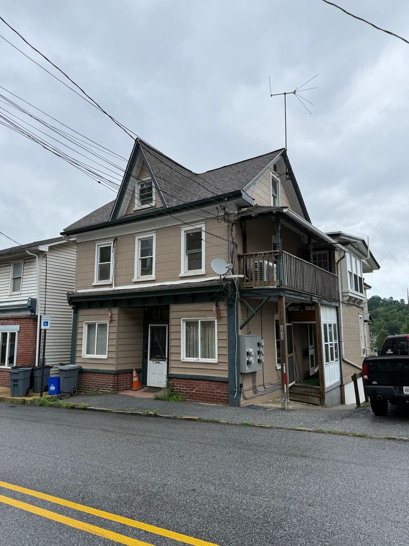 Aston Apartment: 2630 Mount Rd