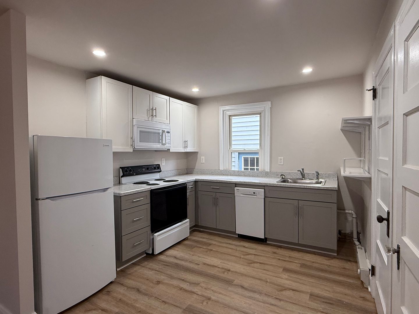 Aston Apartment: 2630 Mount Rd