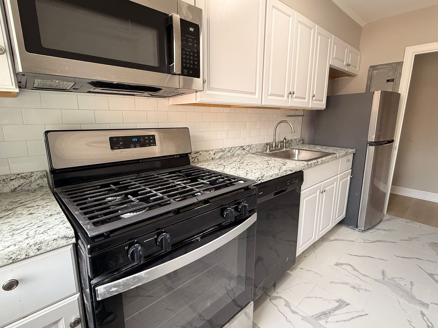 Lansdowne Apartment: 1800 Garrett Rd, Apt 305
