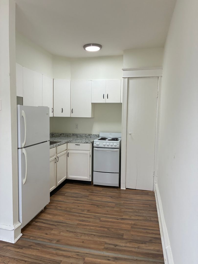 Lansdowne Apartment: 260 N Wycombe Ave