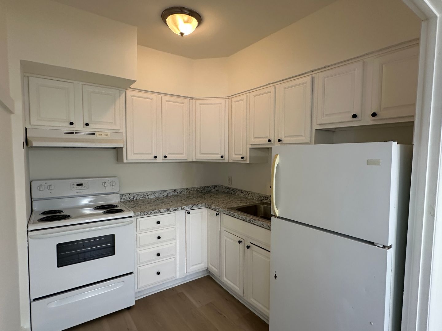 Lansdowne Apartment: 260 N Wycombe Ave