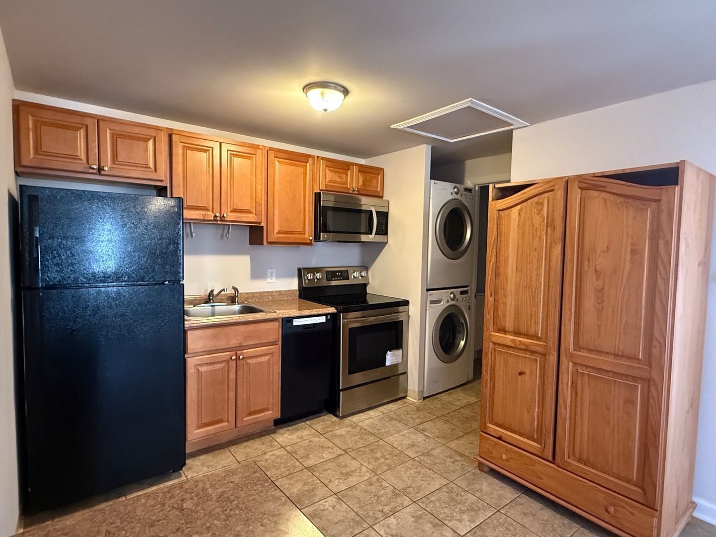 Aston Apartment: 3140 Concord