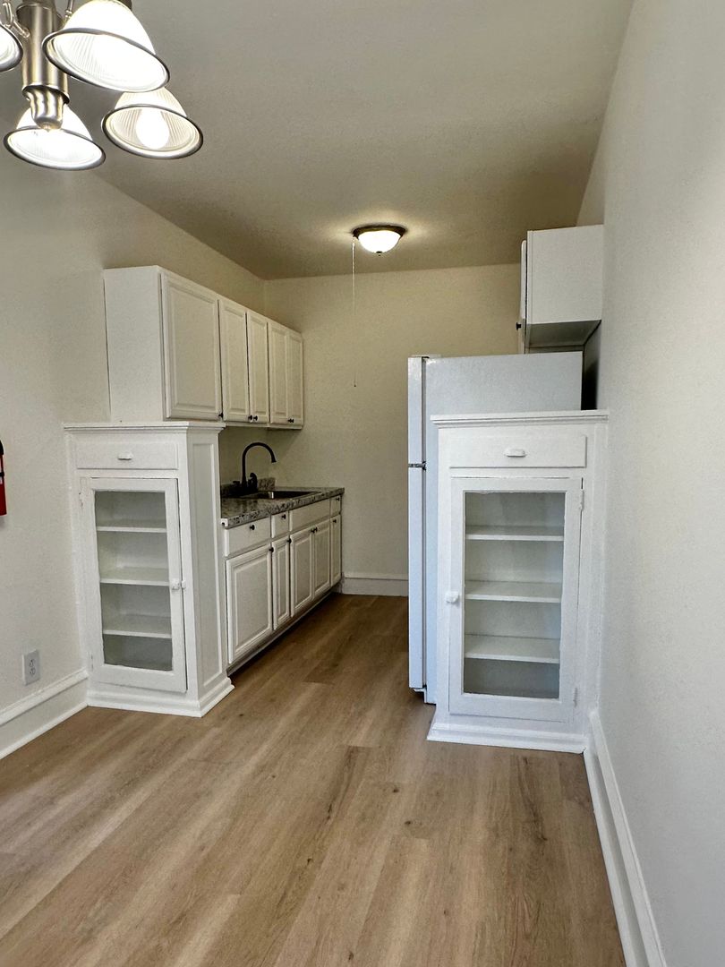 Lansdowne Apartment: 260 N Wycombe Ave