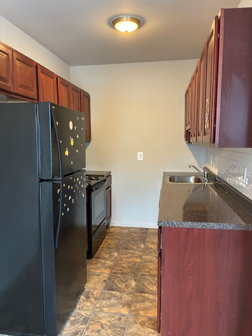 Lansdowne Apartment: 260 N Wycombe Ave