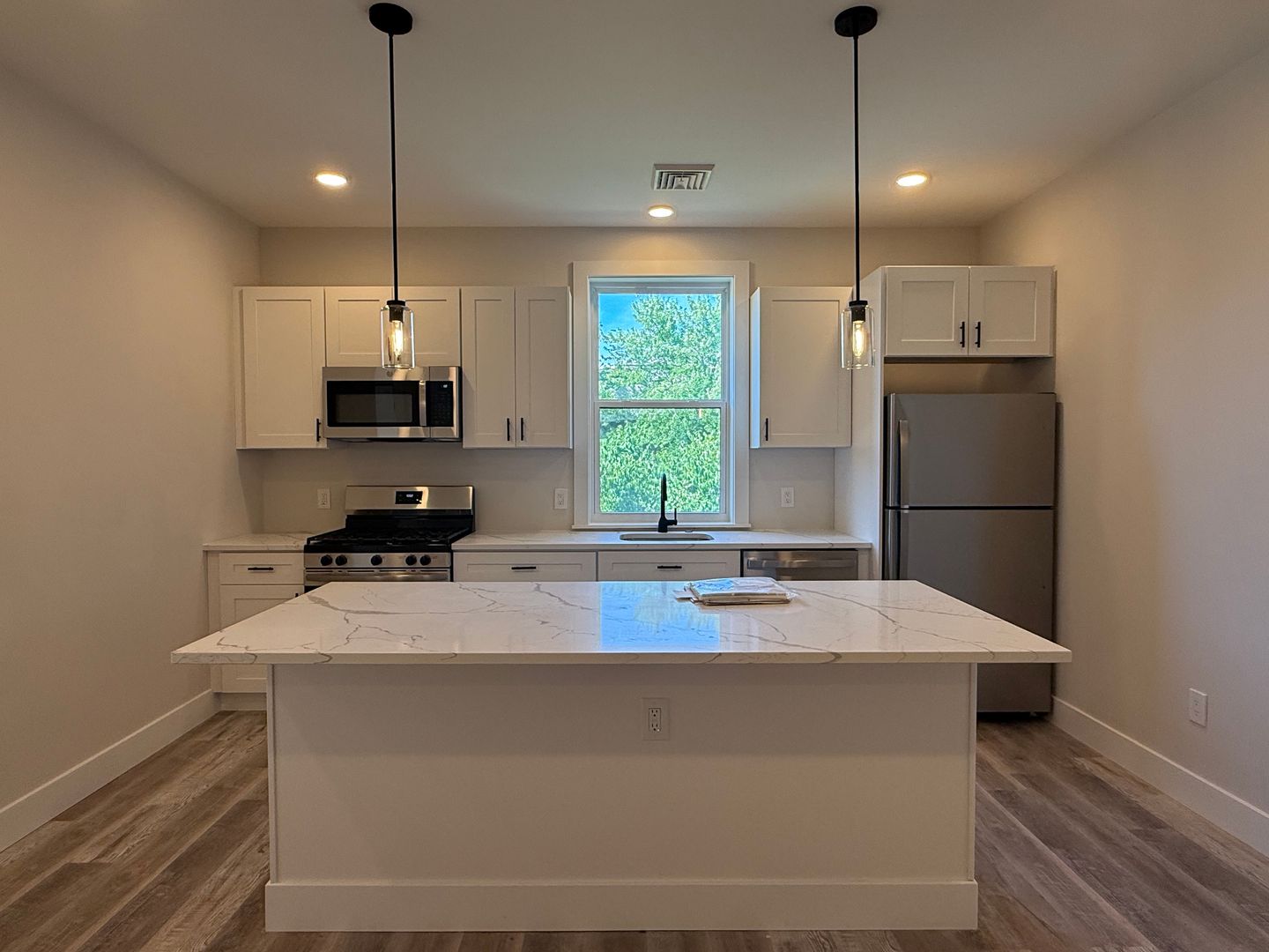 Morton Apartment: 132 Yale Ave