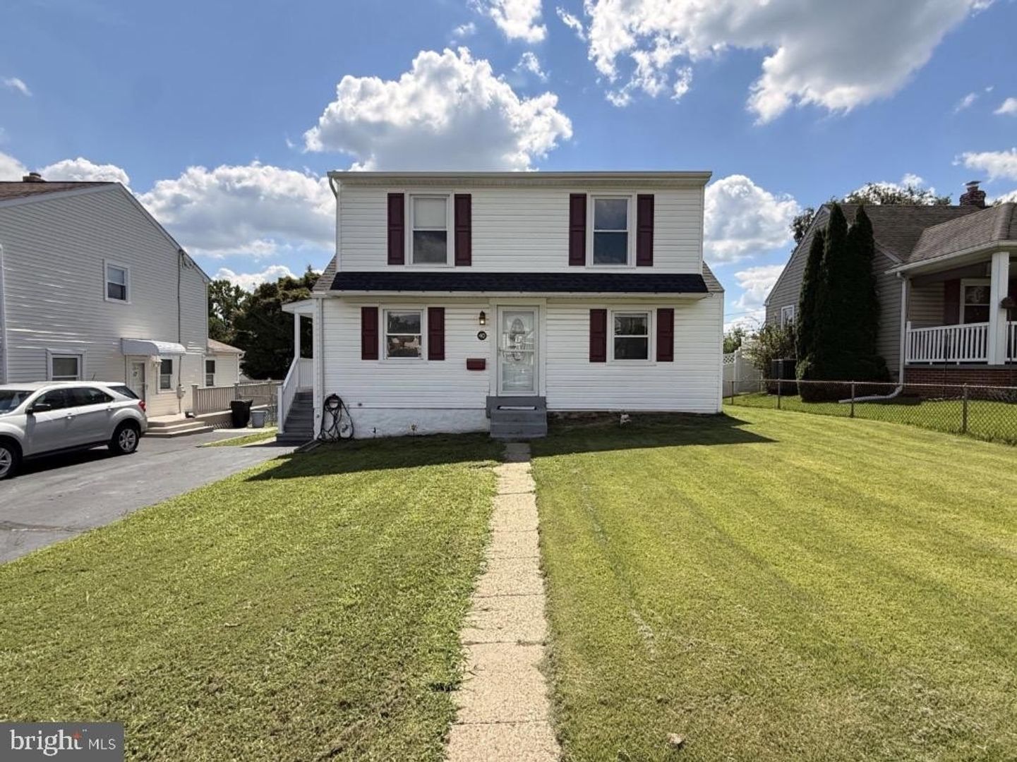 Aston House: 40 Neeld Ln