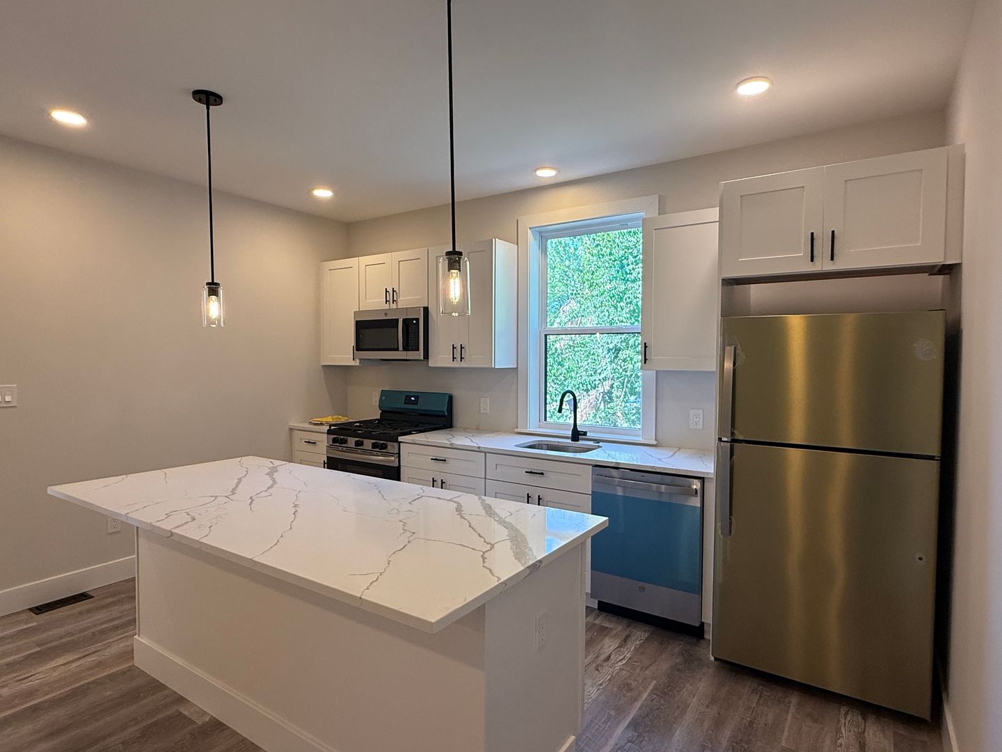Morton Apartment: 132 Yale Ave