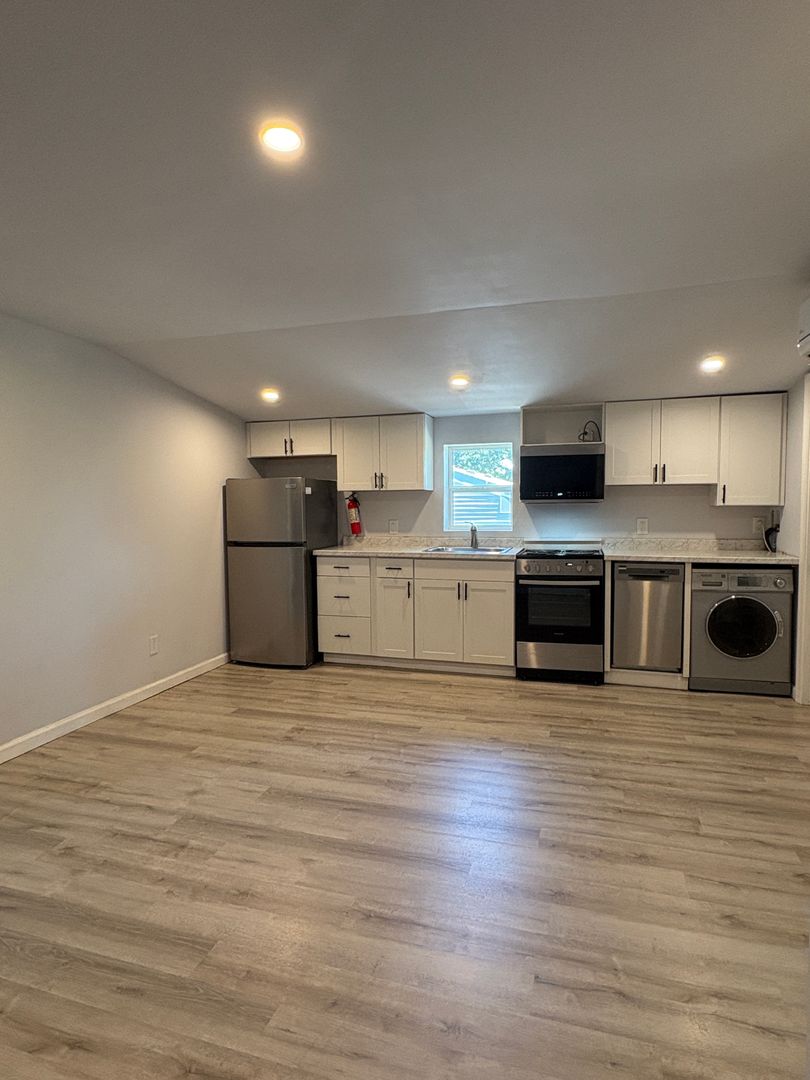 Aston Apartment: 3150 Concord Rd
