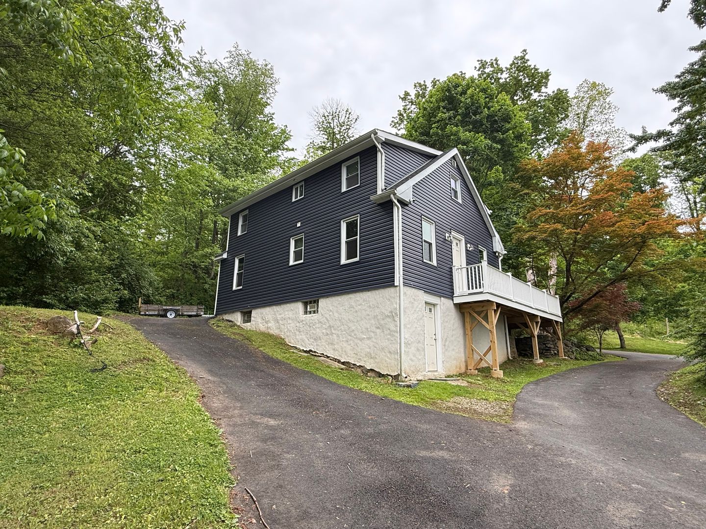 Aston House: 117 Woodcrest Ave