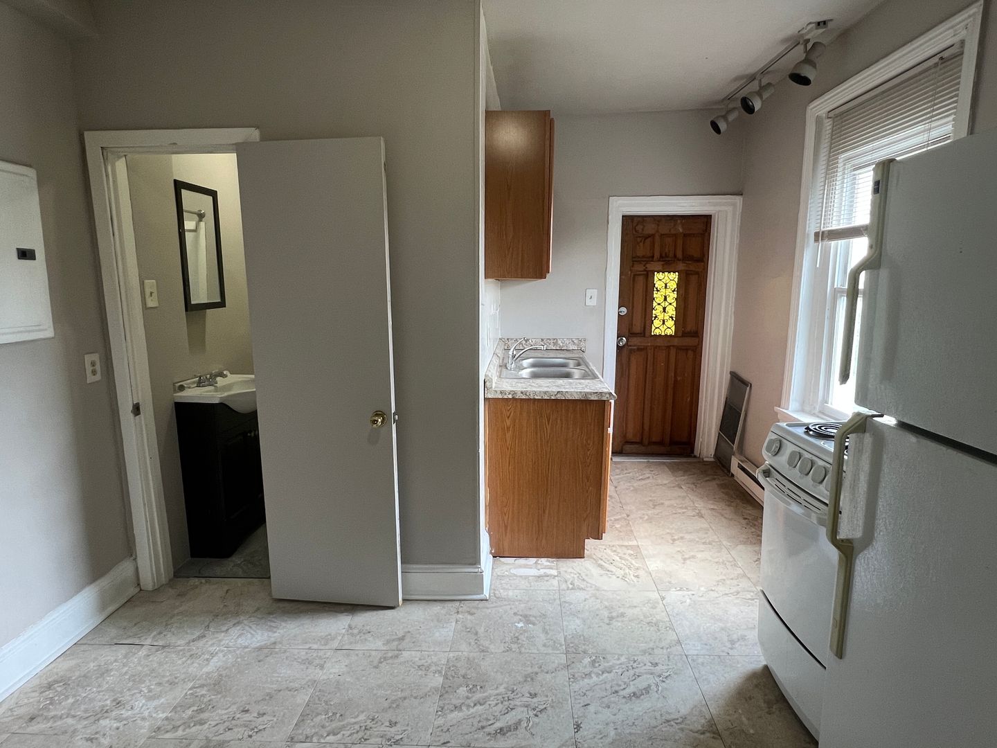 Chester Apartment: 519 E 9th St