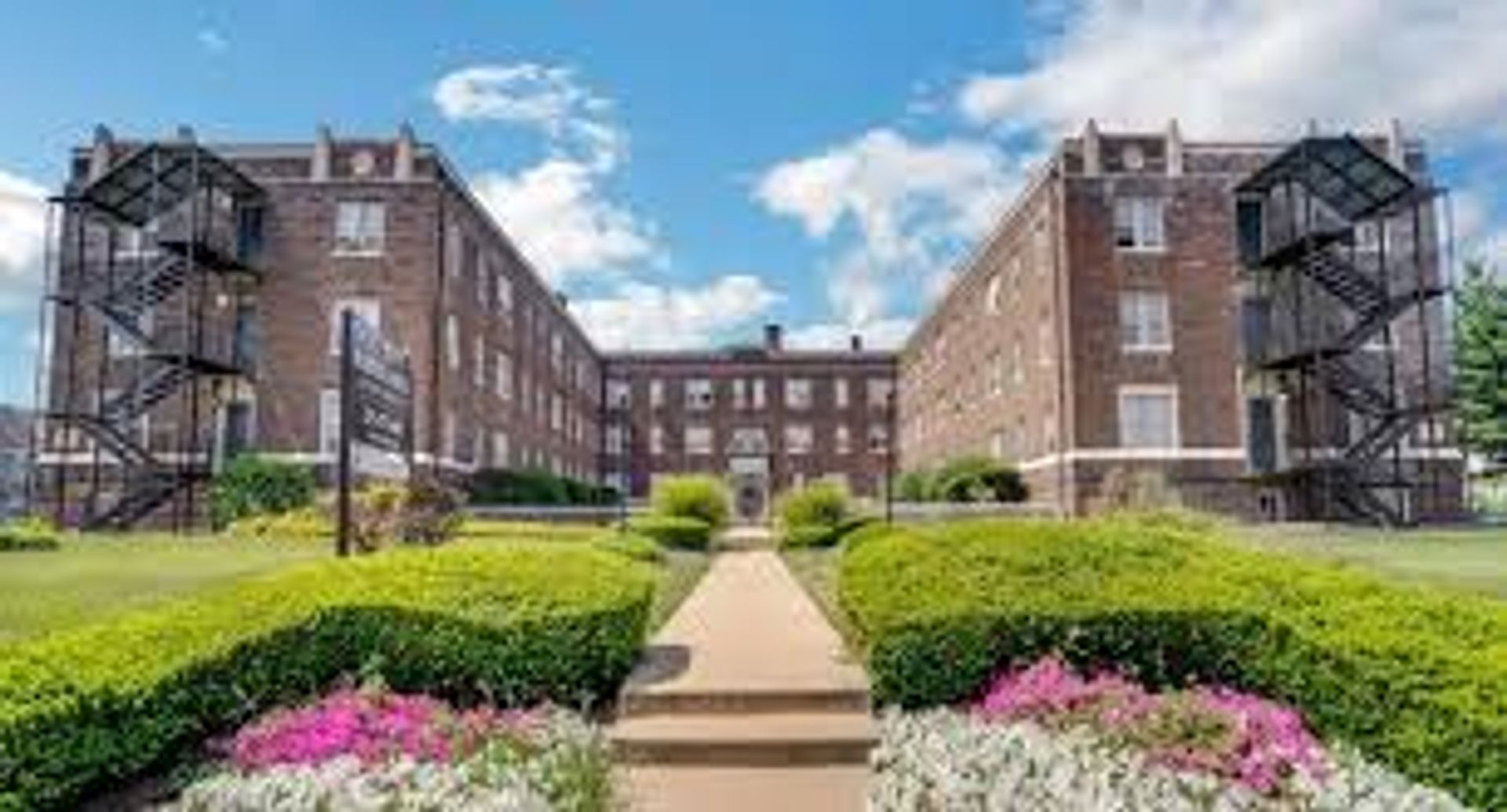 Lansdowne Apartment: 260 N Wycombe Ave