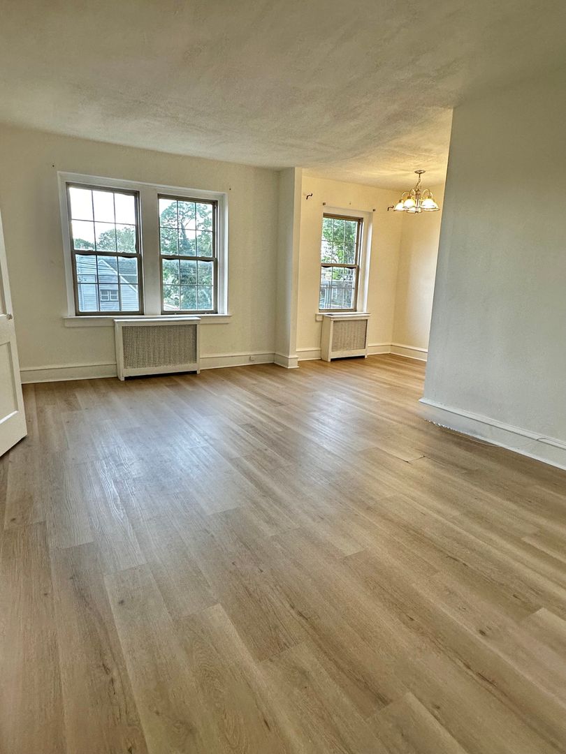 Lansdowne Apartment: 260 N Wycombe Ave