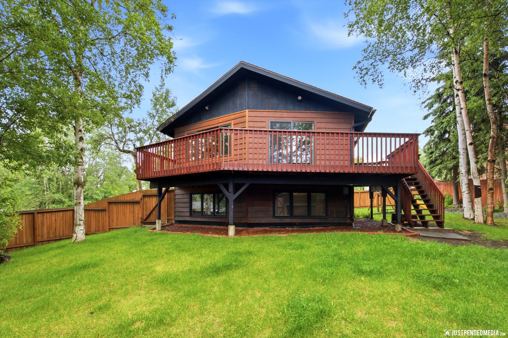 Eagle River House: 10137 Birch Lane