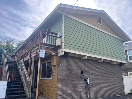 Super Crisp NoPo w/free offstreet parking full size storage locker. – photo 1