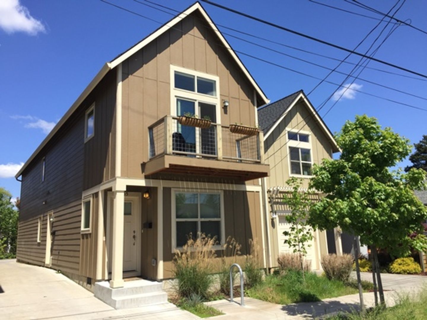 Portland Apartment: 8253 SE Taylor St.