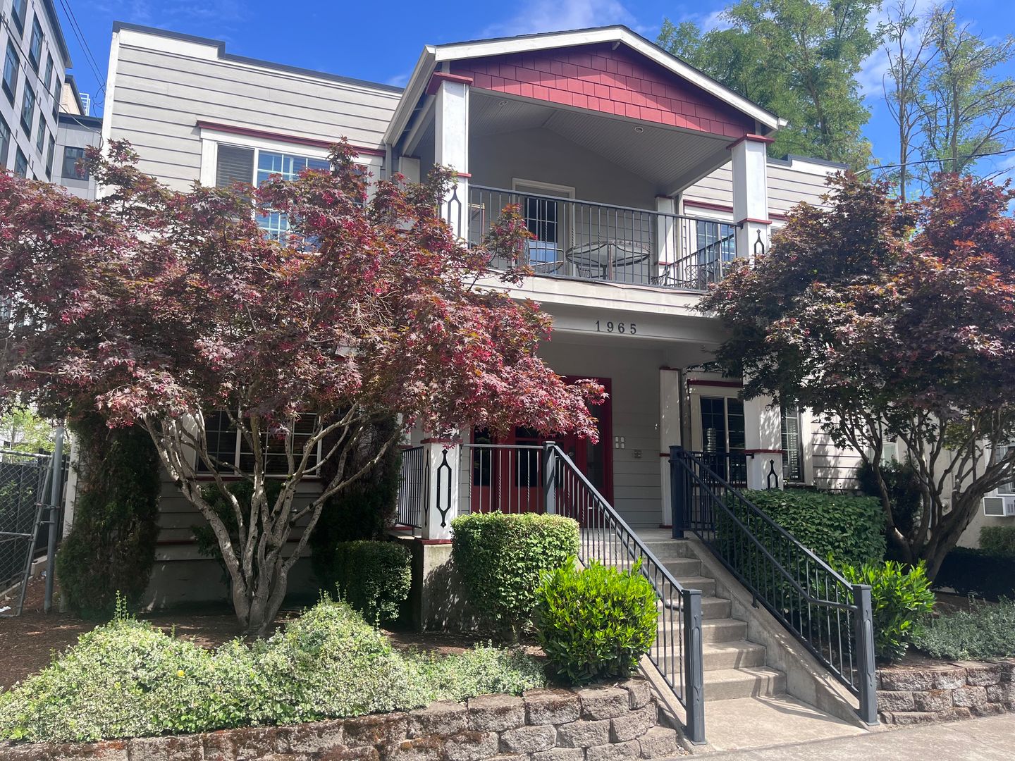 Portland Apartment: 1965 NW Raleigh St